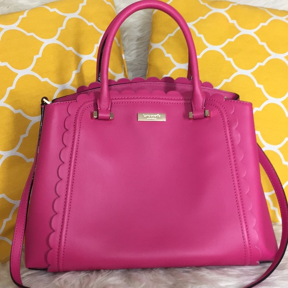 kate spade Handbags - 🌸OFFERS?🌸Kate Spade All Leather Pink Scallop